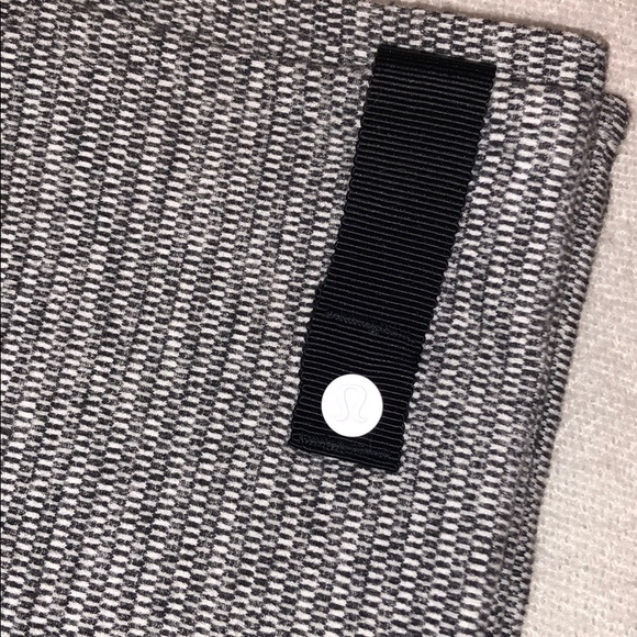 Lululemon 🍋 Infinity Scarf - Picture 3 of 4